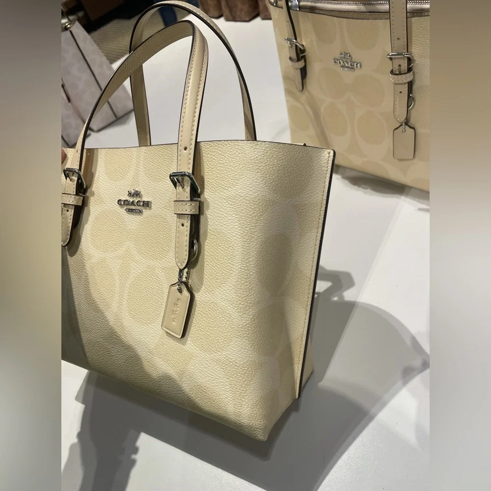 NWT！COACH MOLLIE TOTE BAG 25 IN SIGNATURE CANVAS（COACH CAL50）